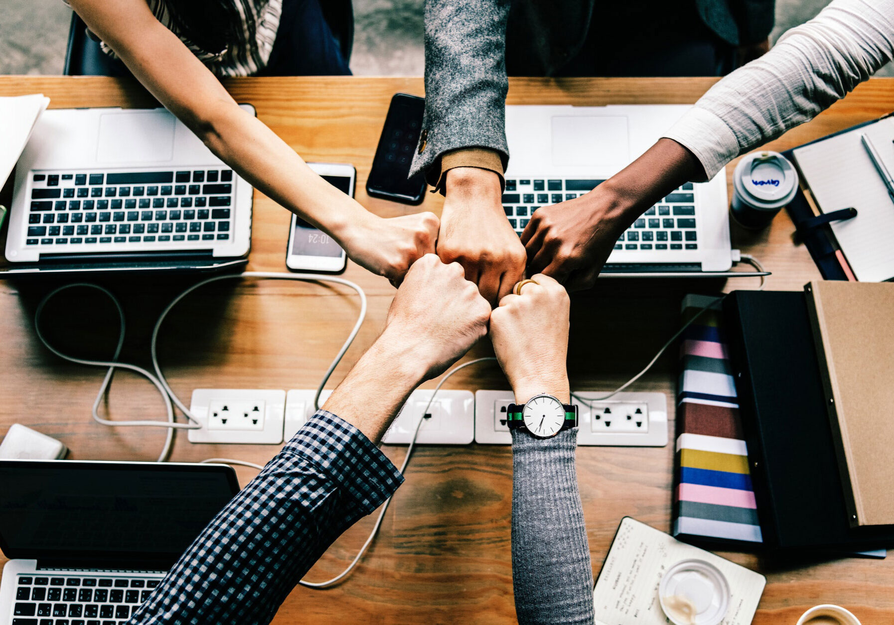bump-collaboration-colleagues-1068523-(1)